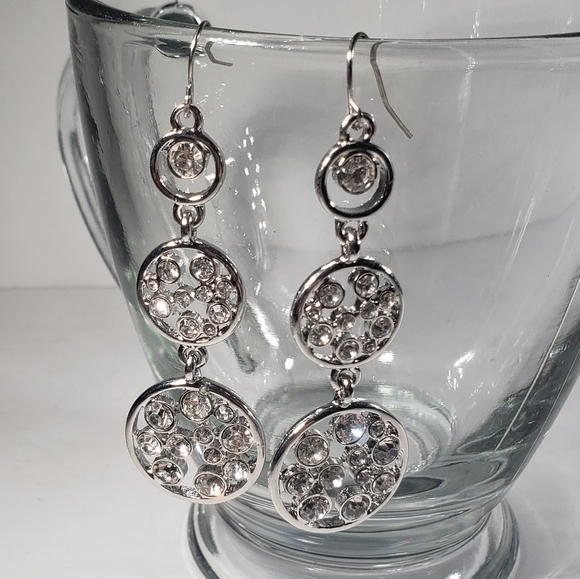 Jewelry - Sparkly silver tone dangle drop earings